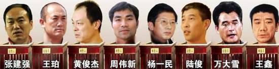 沾满泥水的足球，它从来没有干净过
